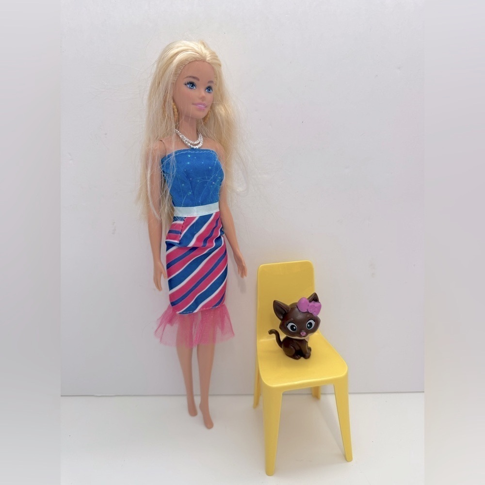 Assorted Barbie Bundle - Picture 9 of 13